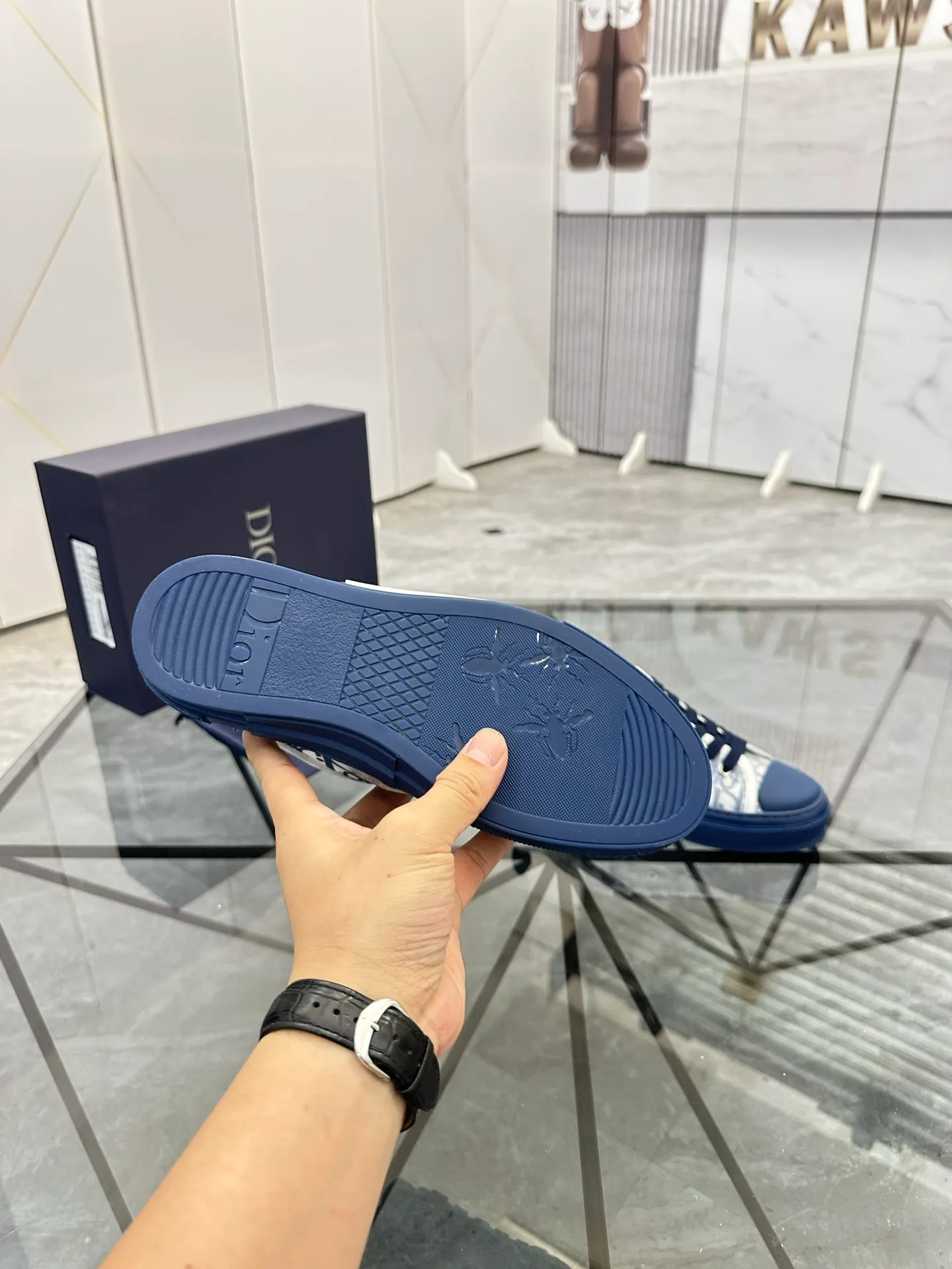Selling men's shoes 💰: 💰P400¥ Product trademark: Dio* "Dior*" low-top casual shoes Regular size: 36-45 (can be customized to 46) Couple style B23 Product materials: Upper imported original fabric, breathable lining, original outsole. No.: 007